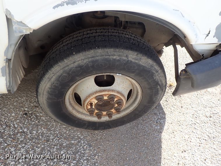 image for item DB7650 2006 GMC Savana box truck