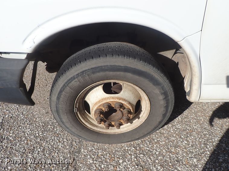 image for item DB7650 2006 GMC Savana box truck