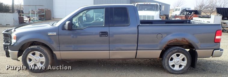 image for item DC3371 2004 Ford F150 SuperCab pickup truck