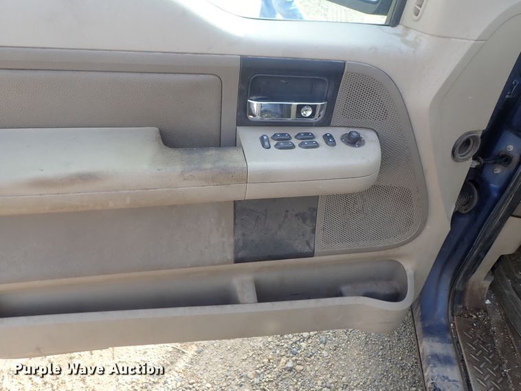 image for item DC3371 2004 Ford F150 SuperCab pickup truck