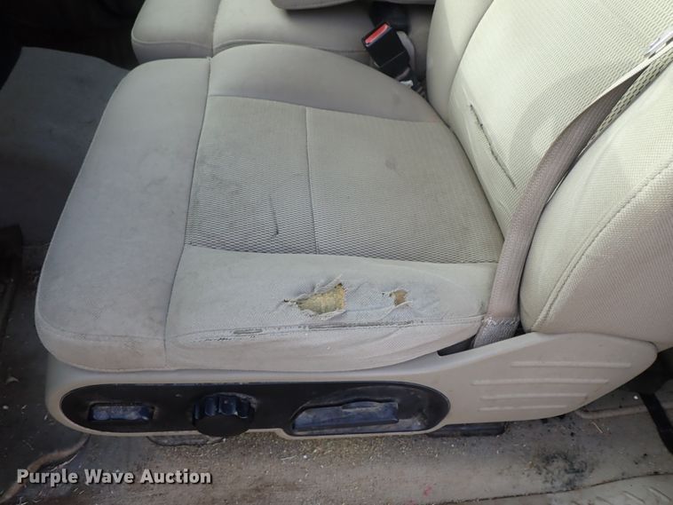 image for item DC3371 2004 Ford F150 SuperCab pickup truck