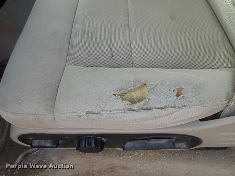 image for item DC3371 2004 Ford F150 SuperCab pickup truck