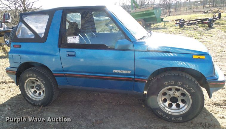 image for item DD1991 1990 Geo Tracker SUV