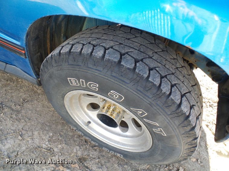 image for item DD1991 1990 Geo Tracker SUV