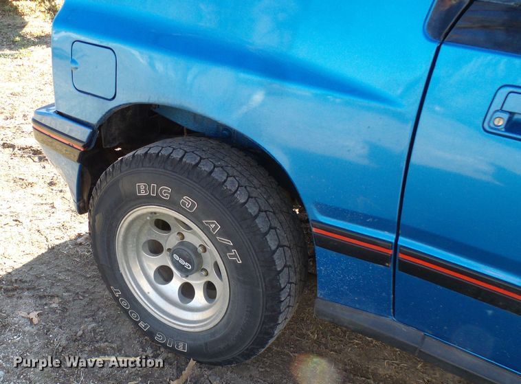 image for item DD1991 1990 Geo Tracker SUV