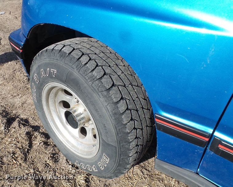 image for item DD1991 1990 Geo Tracker SUV