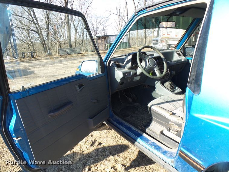 image for item DD1991 1990 Geo Tracker SUV