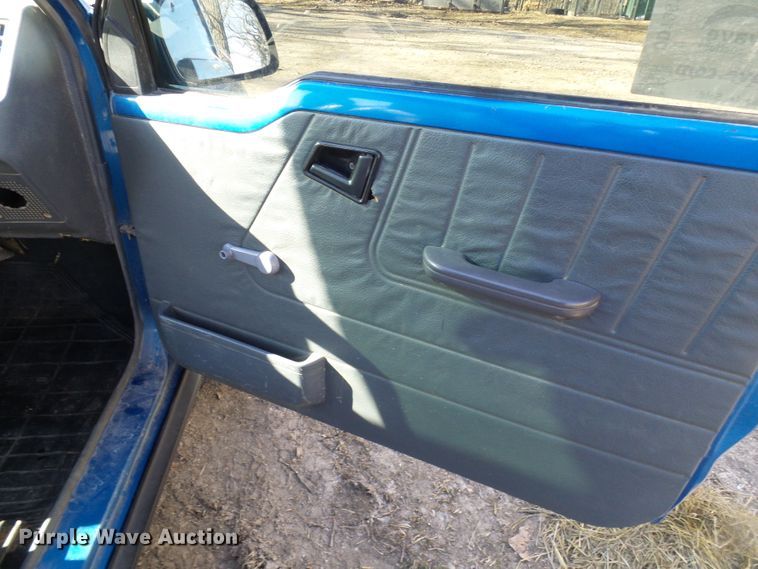 image for item DD1991 1990 Geo Tracker SUV