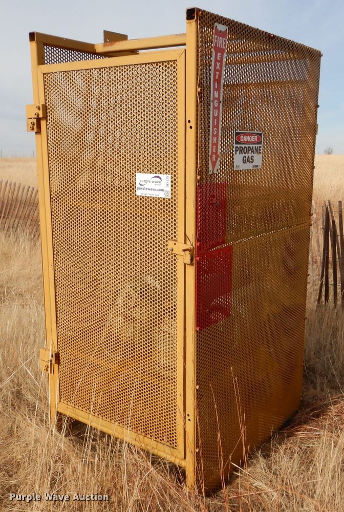 image for item DE1325 Propane bottle enclosure