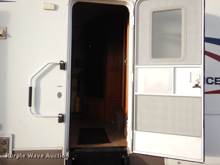 image for item DE1327 2007 Sundance 3200ES camper