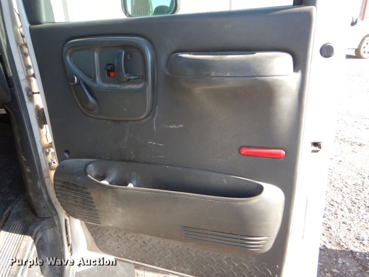 image for item DE1344 2009 Chevrolet C4500 truck cab and chassis