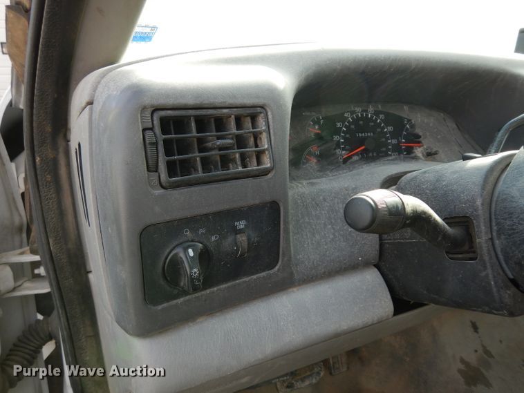 image for item DE4225 1999 Ford F250 Super Duty utility bed pickup truck