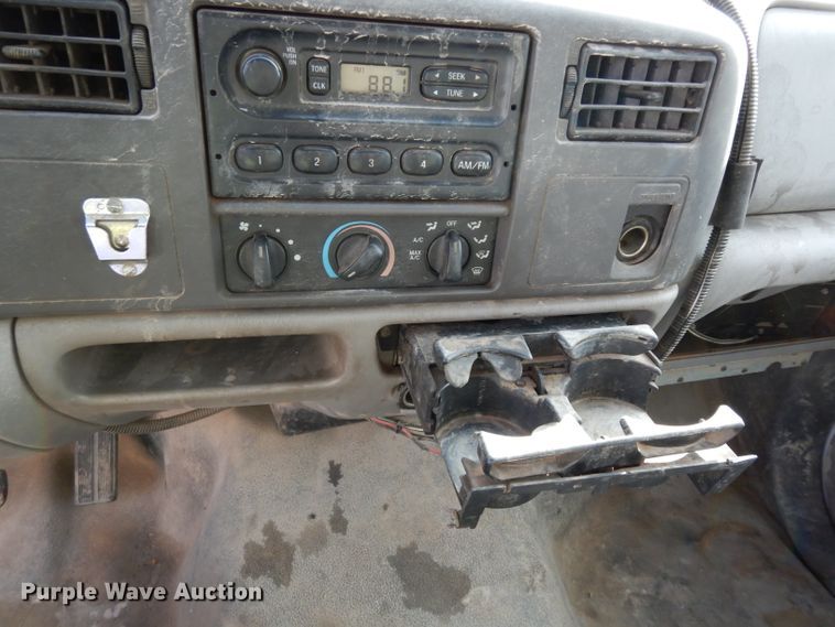 image for item DE4225 1999 Ford F250 Super Duty utility bed pickup truck