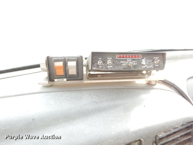 image for item DE4225 1999 Ford F250 Super Duty utility bed pickup truck