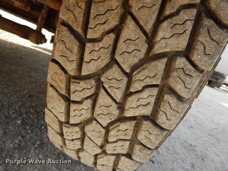 image for item DE4225 1999 Ford F250 Super Duty utility bed pickup truck