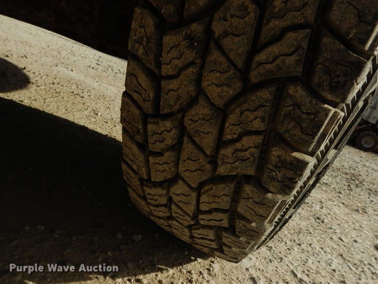 image for item DE4225 1999 Ford F250 Super Duty utility bed pickup truck