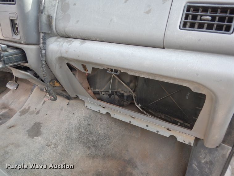 image for item DE4225 1999 Ford F250 Super Duty utility bed pickup truck