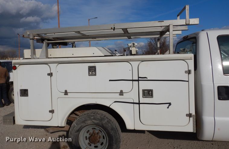 image for item DE4225 1999 Ford F250 Super Duty utility bed pickup truck