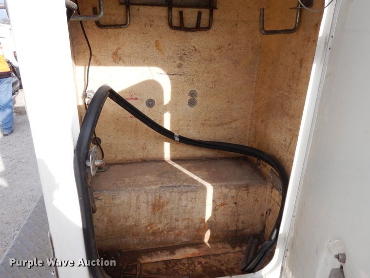 image for item DE4225 1999 Ford F250 Super Duty utility bed pickup truck