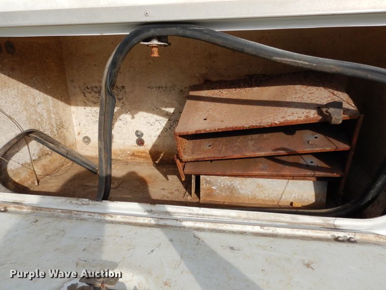 image for item DE4225 1999 Ford F250 Super Duty utility bed pickup truck