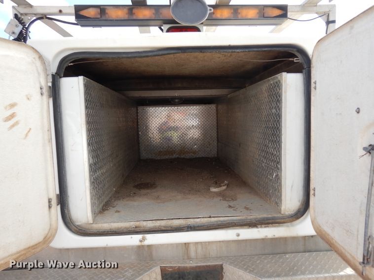 image for item DE4225 1999 Ford F250 Super Duty utility bed pickup truck