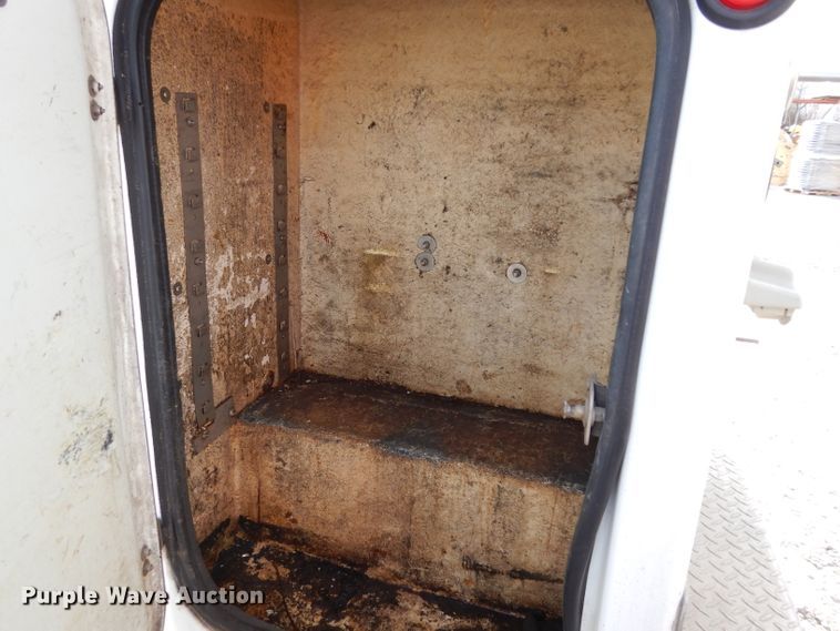 image for item DE4225 1999 Ford F250 Super Duty utility bed pickup truck