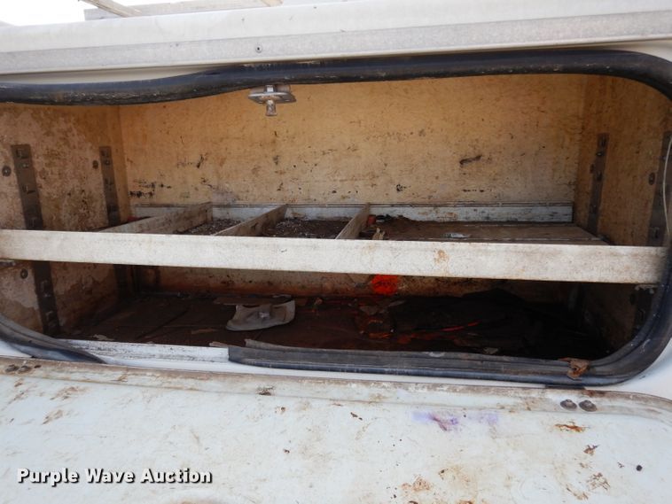 image for item DE4225 1999 Ford F250 Super Duty utility bed pickup truck