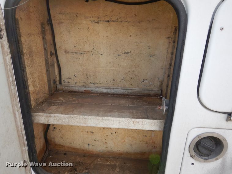 image for item DE4225 1999 Ford F250 Super Duty utility bed pickup truck