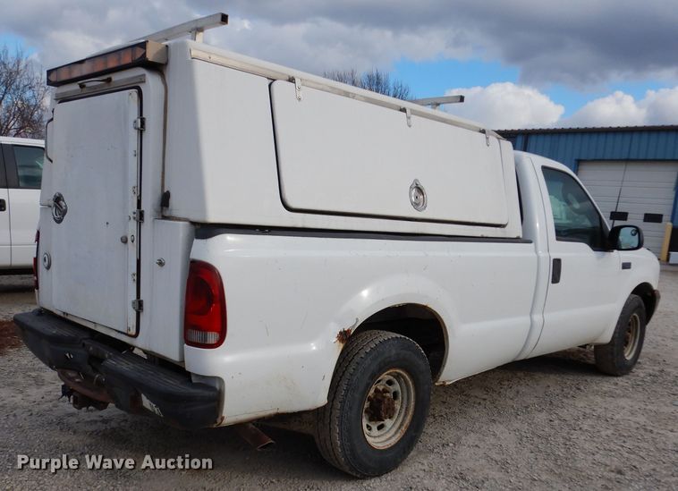 image for item DE4227 2003 Ford F250 Super Duty XL pickup truck