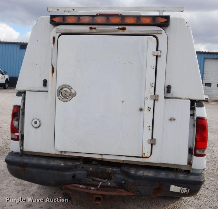 image for item DE4227 2003 Ford F250 Super Duty XL pickup truck