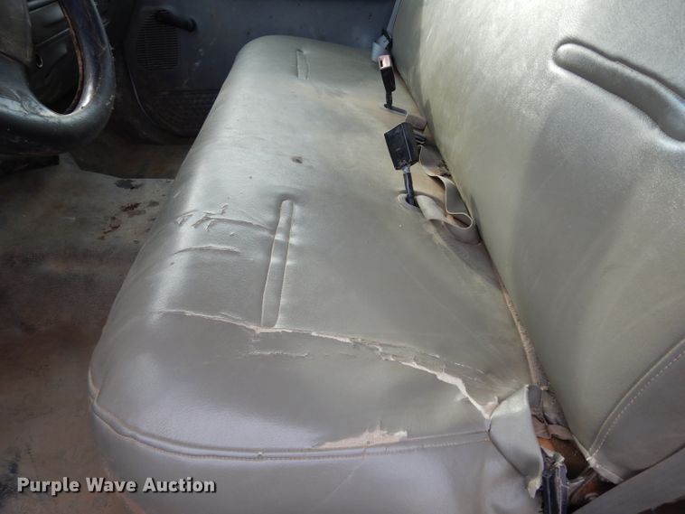 image for item DE4227 2003 Ford F250 Super Duty XL pickup truck