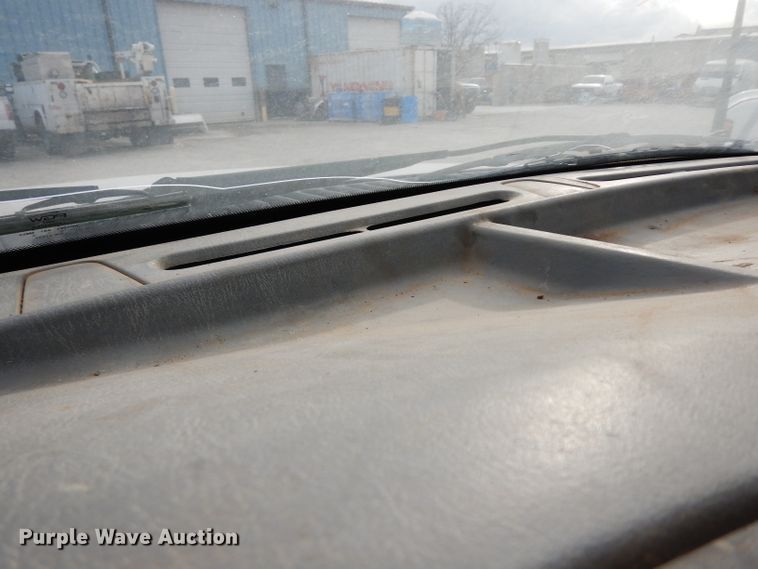 image for item DE4227 2003 Ford F250 Super Duty XL pickup truck