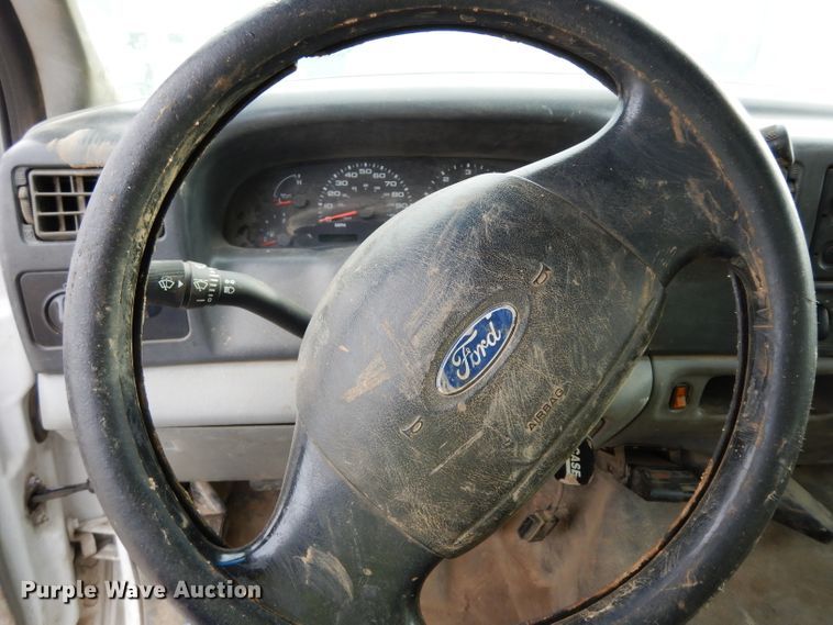 image for item DE4227 2003 Ford F250 Super Duty XL pickup truck