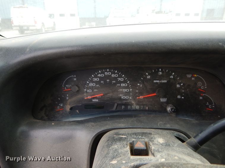 image for item DE4227 2003 Ford F250 Super Duty XL pickup truck