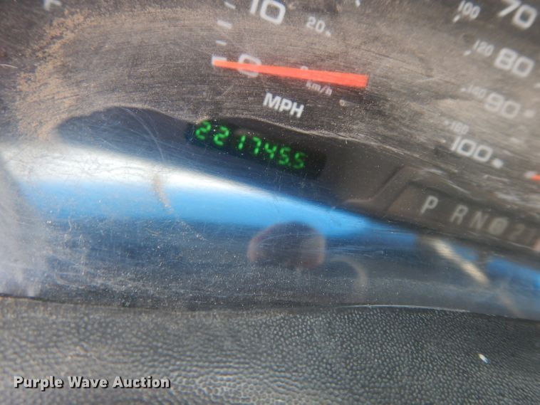 image for item DE4227 2003 Ford F250 Super Duty XL pickup truck