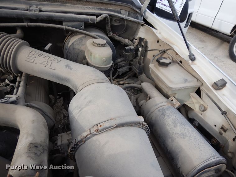 image for item DE4227 2003 Ford F250 Super Duty XL pickup truck