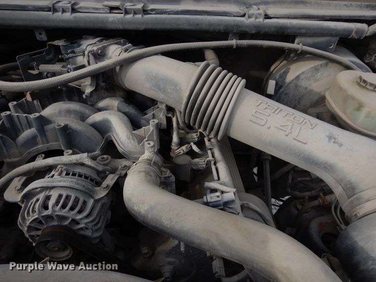 image for item DE4227 2003 Ford F250 Super Duty XL pickup truck