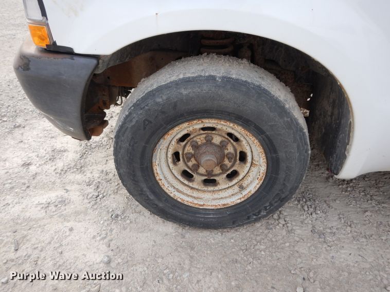 image for item DE4227 2003 Ford F250 Super Duty XL pickup truck