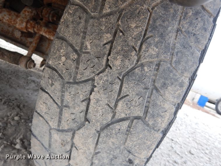 image for item DE4227 2003 Ford F250 Super Duty XL pickup truck