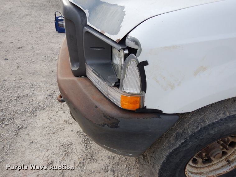 image for item DE4227 2003 Ford F250 Super Duty XL pickup truck