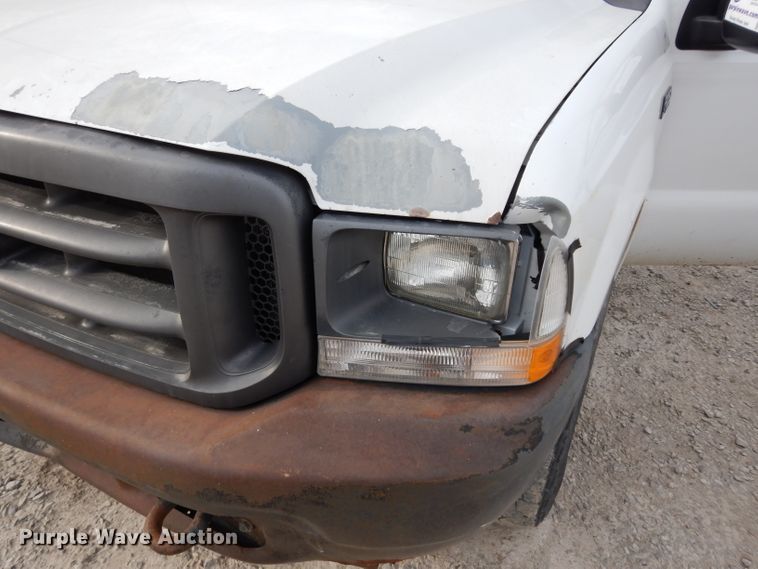 image for item DE4227 2003 Ford F250 Super Duty XL pickup truck
