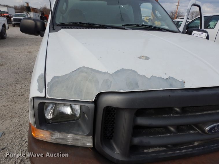 image for item DE4227 2003 Ford F250 Super Duty XL pickup truck
