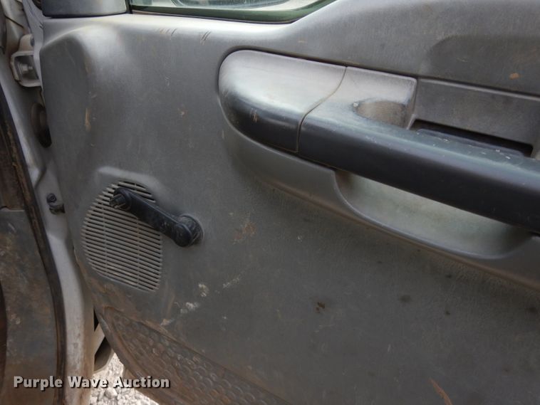 image for item DE4227 2003 Ford F250 Super Duty XL pickup truck