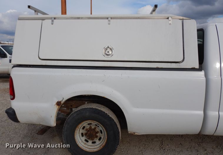 image for item DE4227 2003 Ford F250 Super Duty XL pickup truck