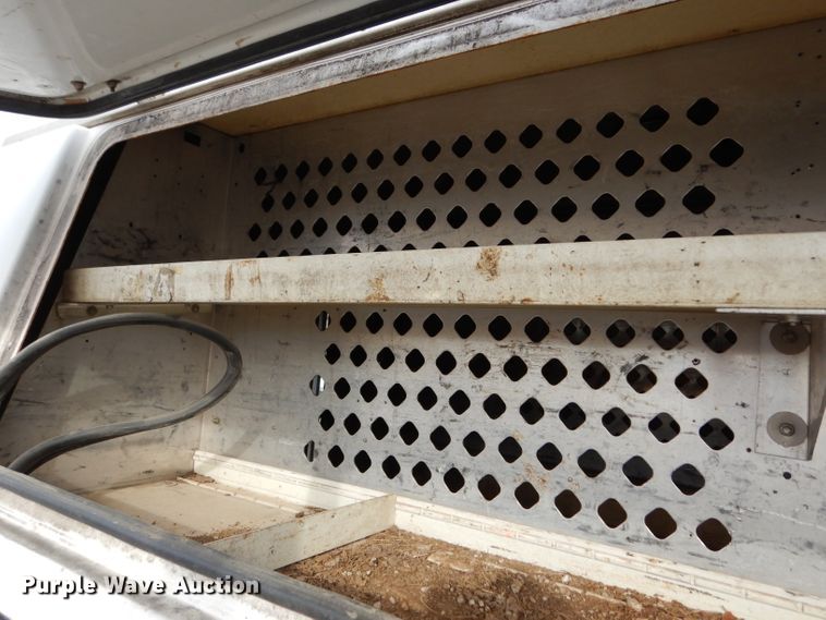 image for item DE4227 2003 Ford F250 Super Duty XL pickup truck