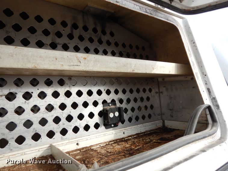 image for item DE4227 2003 Ford F250 Super Duty XL pickup truck