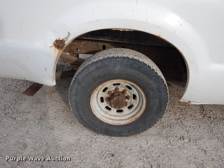 image for item DE4227 2003 Ford F250 Super Duty XL pickup truck