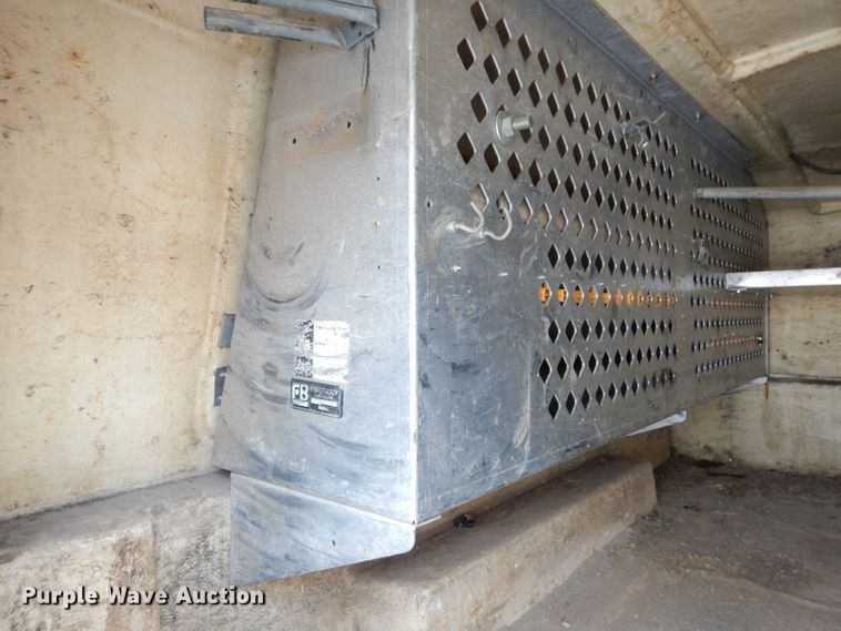 image for item DE4227 2003 Ford F250 Super Duty XL pickup truck