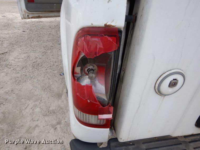 image for item DE4227 2003 Ford F250 Super Duty XL pickup truck