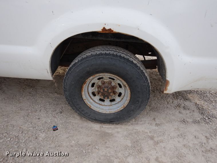 image for item DE4227 2003 Ford F250 Super Duty XL pickup truck